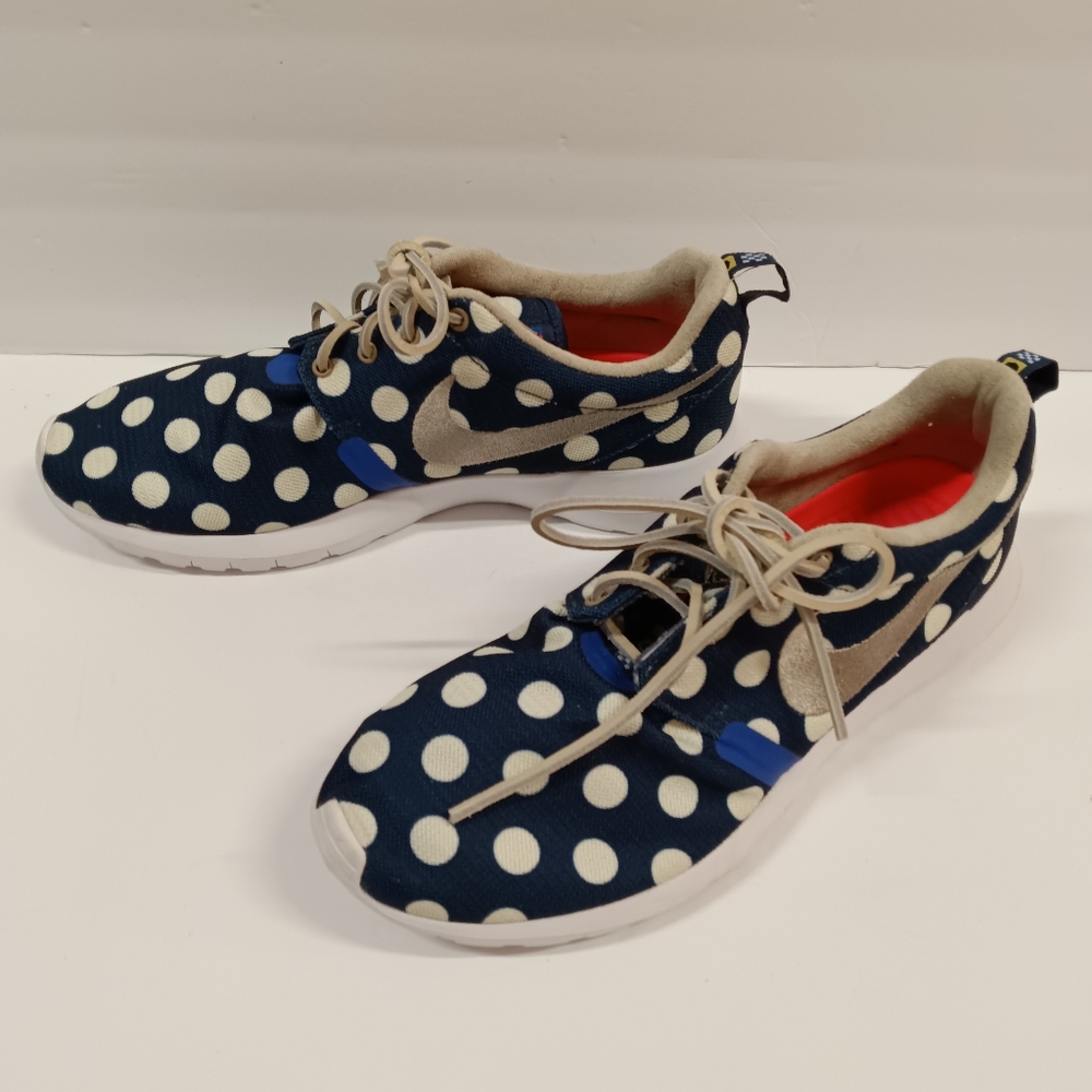 RARE NIKE RosheRun Men's 2014 World Cup Sneaker NYC Edition